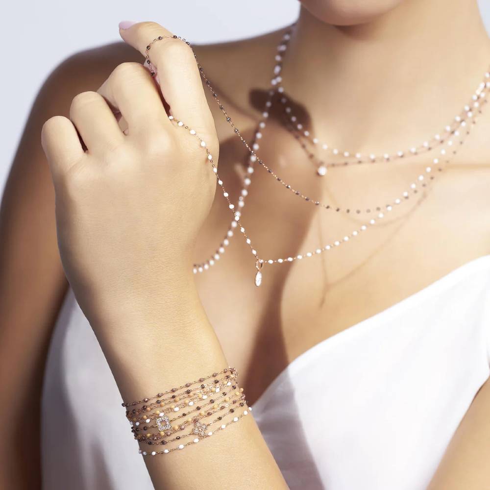 bracelet-noir-lucky-trefle-perles-resine-or-jaune-diamants_B3LK005-or-jaune-noir-162659