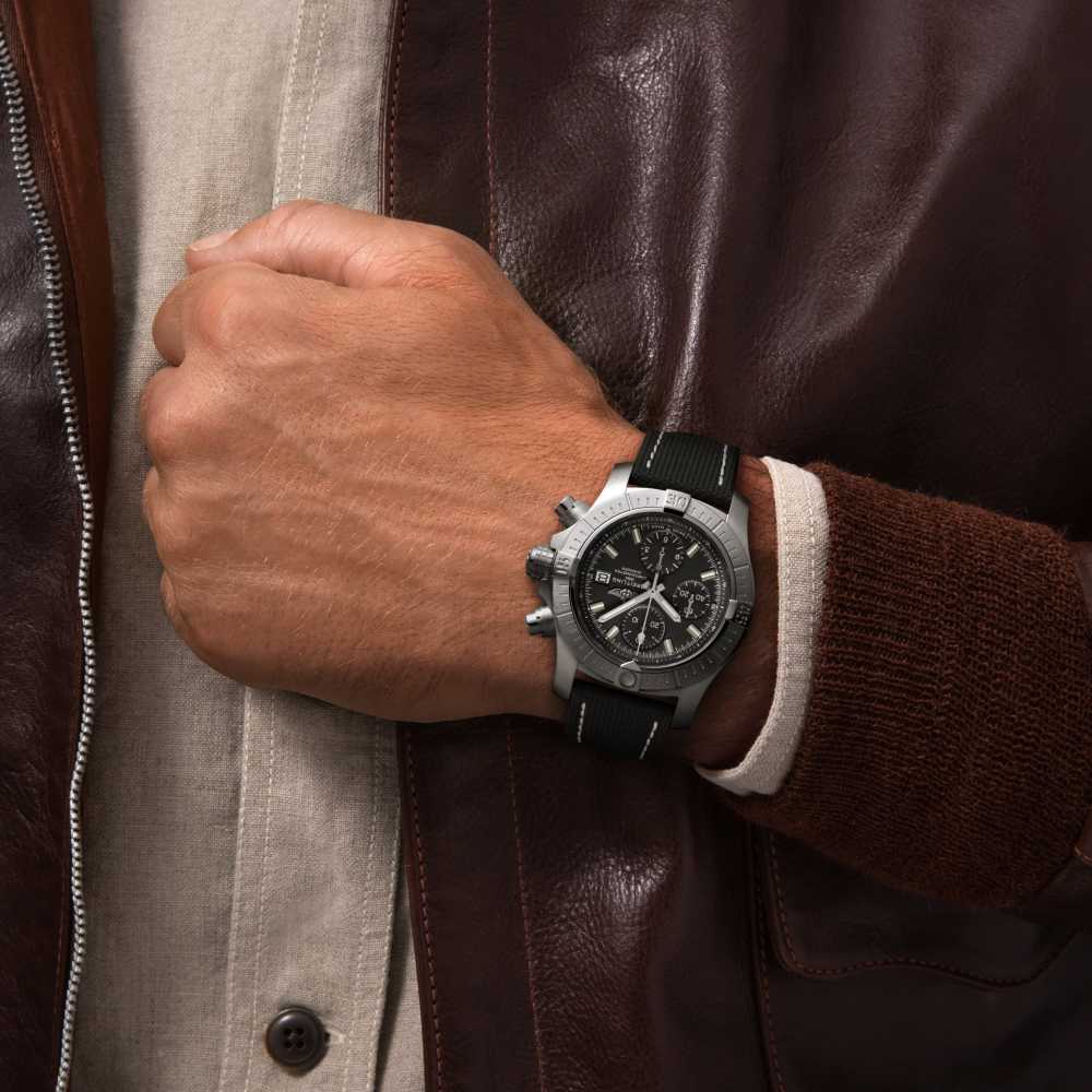 avenger-chronograph-43_A13385101B1X2-123110