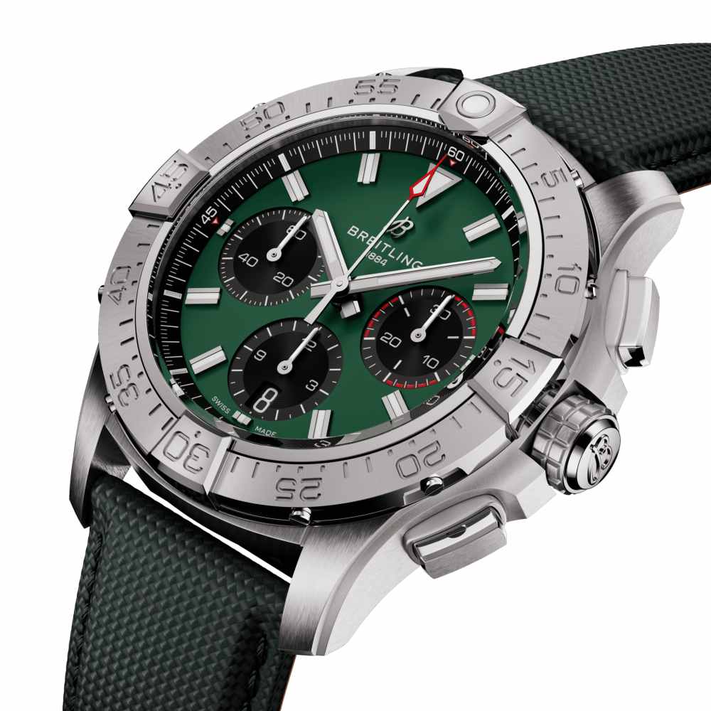 avenger-b01-chronograph-42_ab0146101c1a1-0-dcda1069