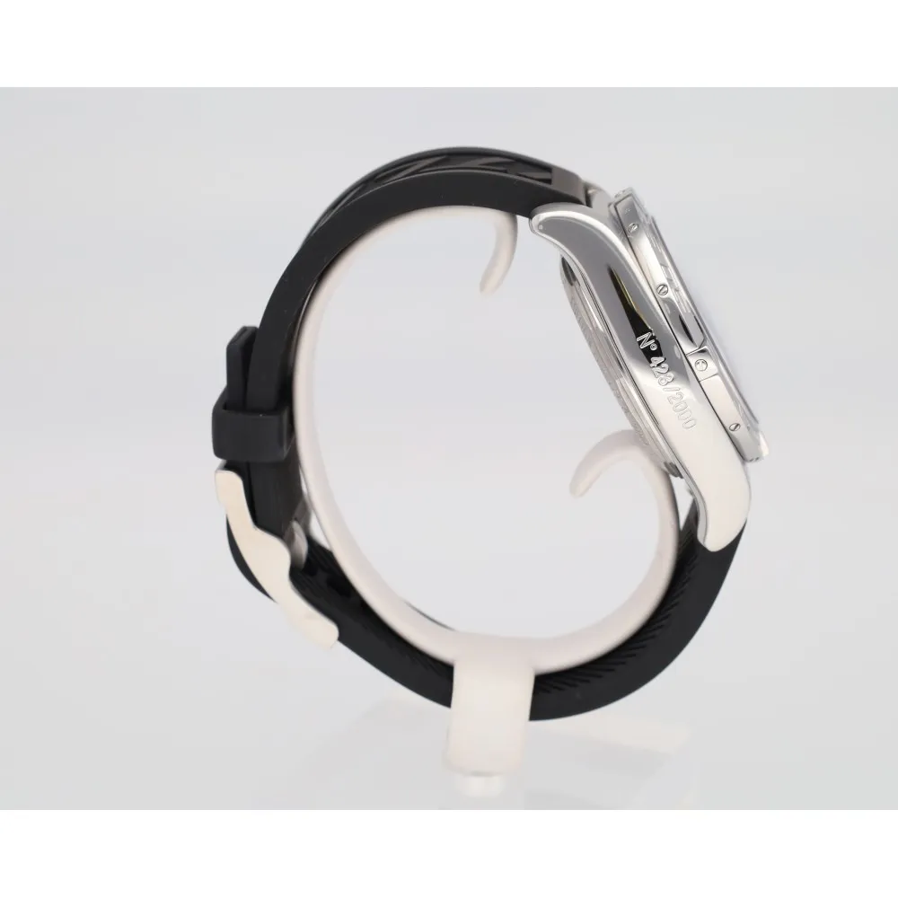 chronomat-44-limited-edition-2000-pieces_4-28333-263fba16