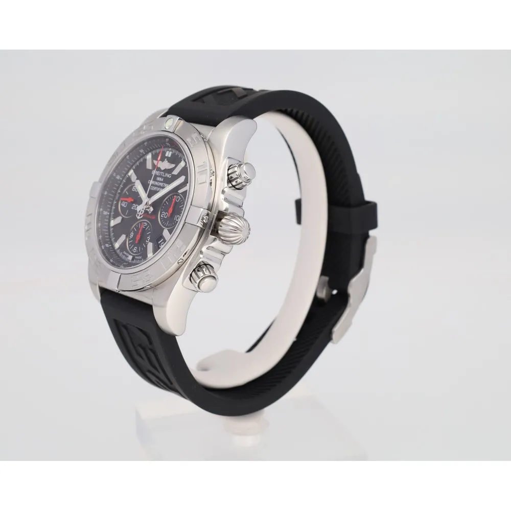 chronomat-44-limited-edition-2000-pieces_4-28333-3f81d6c9