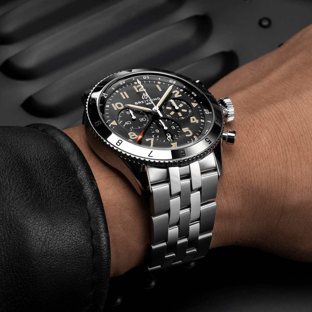 super-avi-b04-chronograph-gmt-46-p-51-mustang_ab04453a1b1a1-184129