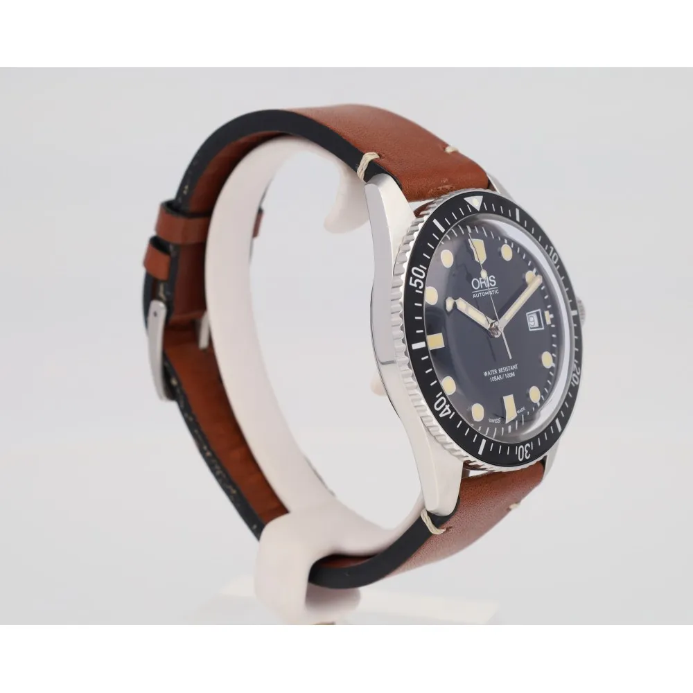 sisty-five-divers_4-30137-86a36e59