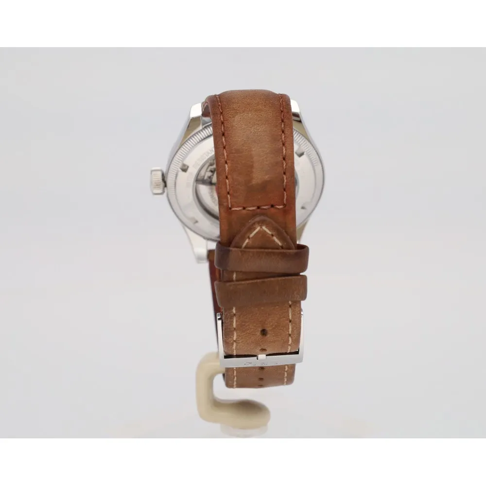 big-crown-pointer-date_4-26974-155eccea