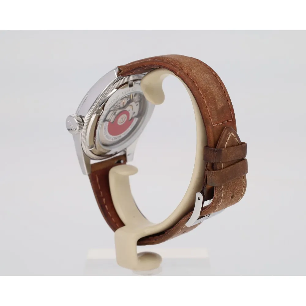 big-crown-pointer-date_4-26974-241e71ab