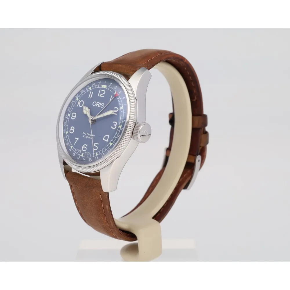 big-crown-pointer-date_4-26974-3009f86f