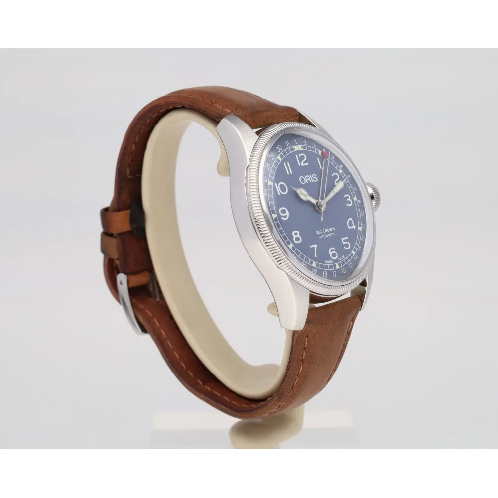 big-crown-pointer-date_4-26974-c0c735ce