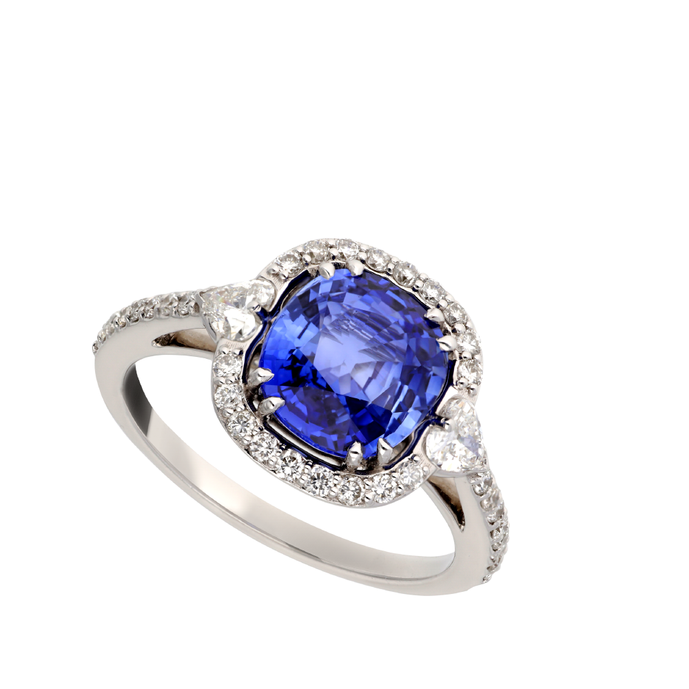 RING WITH 2.75 CT CUSHION SAPPHIRE AND BRILLIANT CUT DIAMONDS 0.8