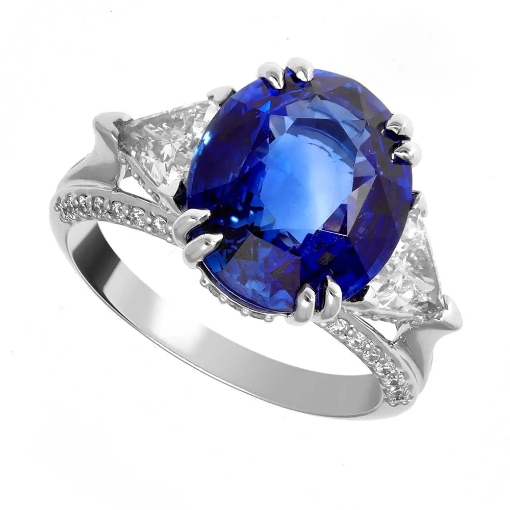 bague-saphir-taille-ovale-accompagne-diamants_6227-60-1b16529f