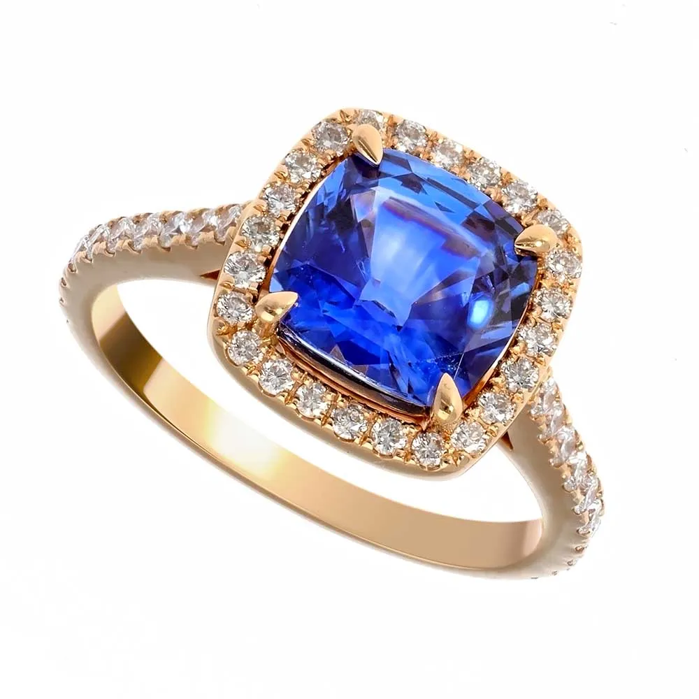 bague-saphir-taille-coussin-accompagne-diamants_bague-entourage-54-6461491d