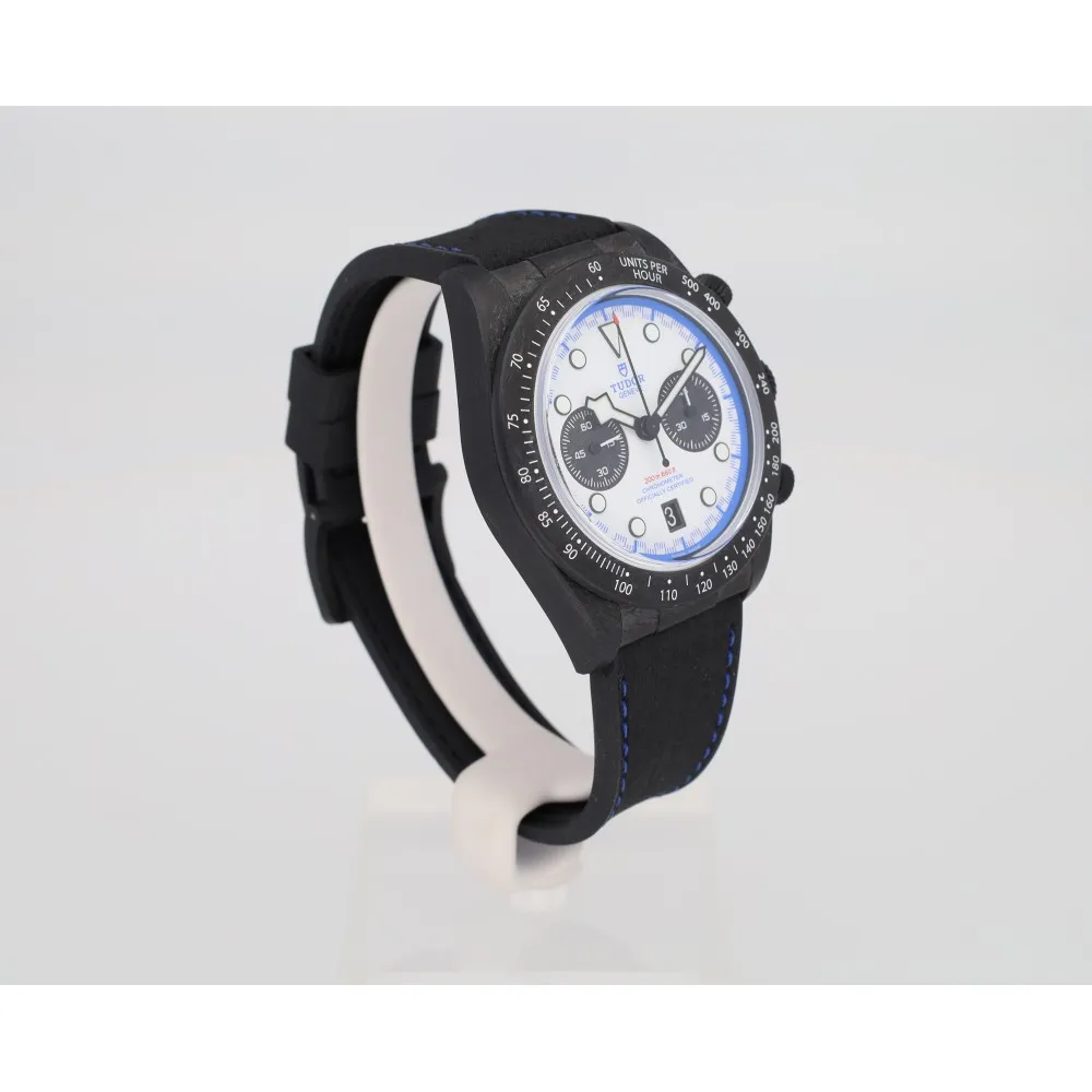 black-bay-chrono-carbone-25_4-29822-40ff795d