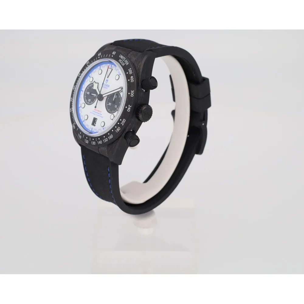 black-bay-chrono-carbone-25_4-29822-d7e202f1