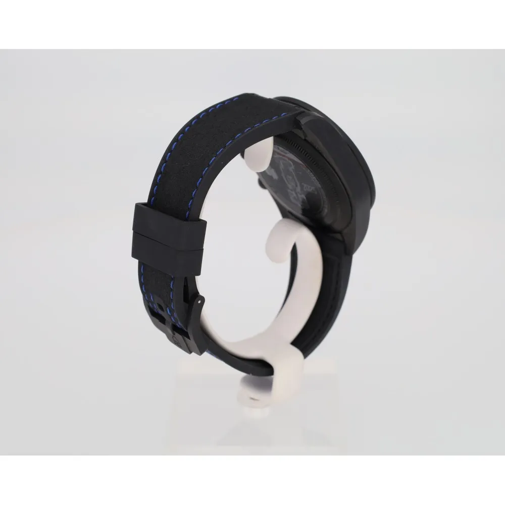 black-bay-chrono-carbone-25_4-29822-dc58eca5