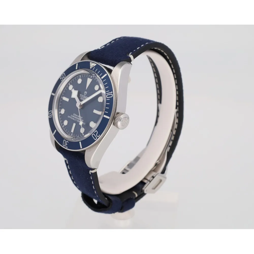 black-bay-58-blue_4-29664-8d27841a