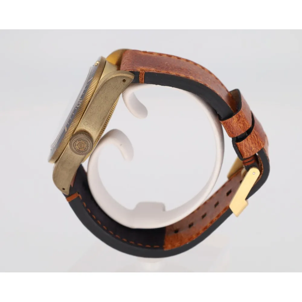 black-bay-bronze-432_4-29335-4b060ea3
