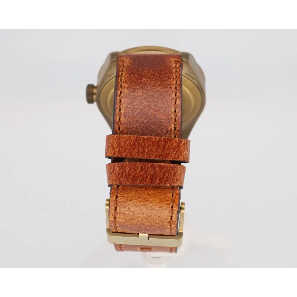 black-bay-bronze-432_4-29335-749bc824