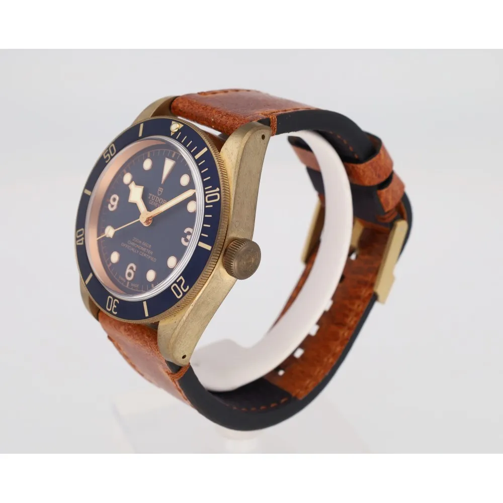 black-bay-bronze-432_4-29335-a6c6b41f