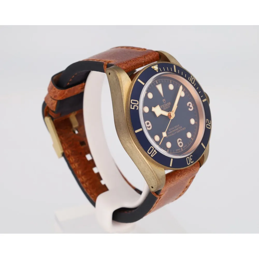 black-bay-bronze-432_4-29335-d418b9ee