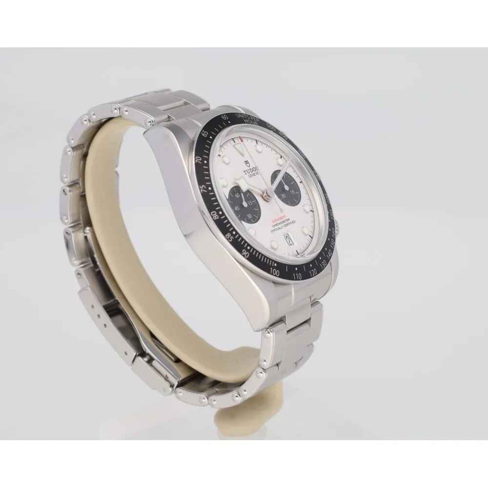 black-bay-chronographe_4-25985-f3f9912b