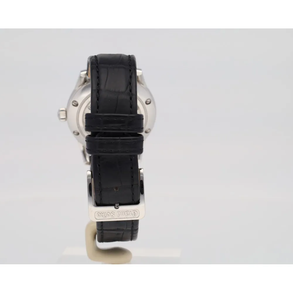 elegance-collection_4-26773-f42f79b8