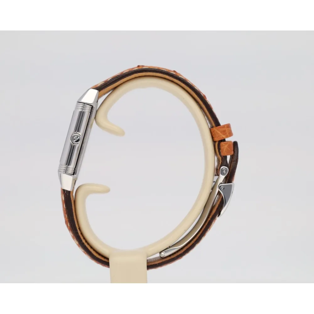 reverso-lady_4-26712-d10f5bba