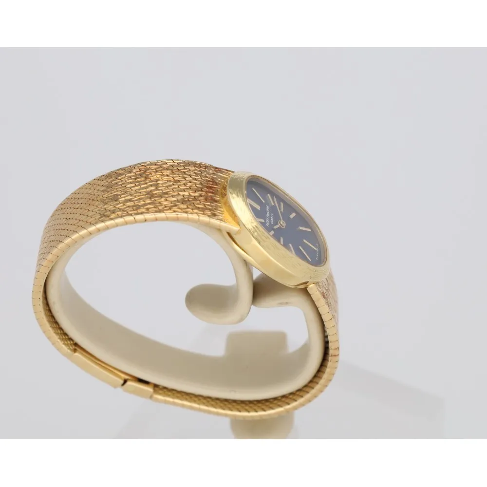 glden-ellipse-lady_4-30596-70ae0ba3