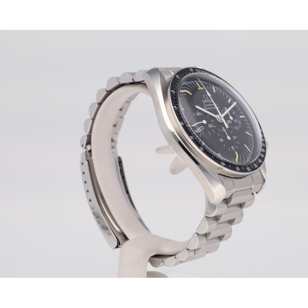 speedmaster-moonwatch_4-22294-1ab80f1f