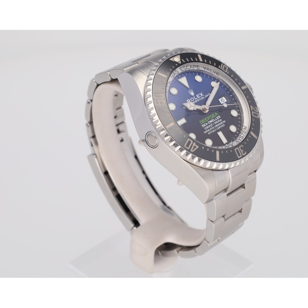 sea-dweller-deepsea-blue_4-23735-1a739d1a