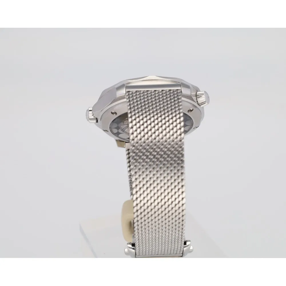 seamaster-300-diver-60th-bond-anniversary_4-26081-3381c2c8