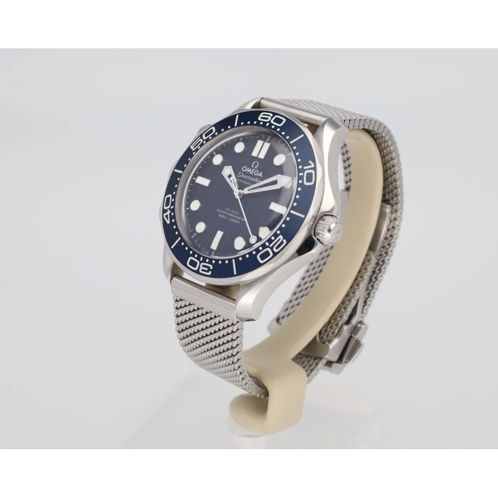 seamaster-300-diver-60th-bond-anniversary_4-26081-691ff741
