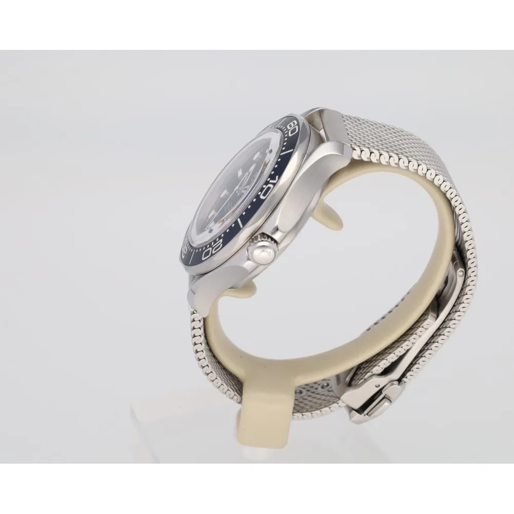 seamaster-300-diver-60th-bond-anniversary_4-26081-6d26b5d9