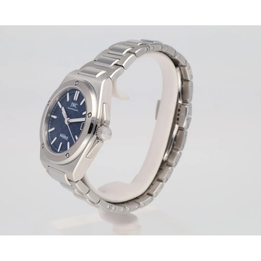 ingenieur-auto-35_4-30378-61ac2de3