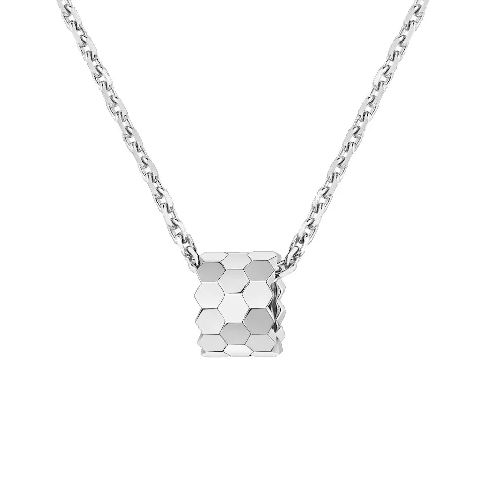 bee-de-chaumet_085731-0-0-8df33956