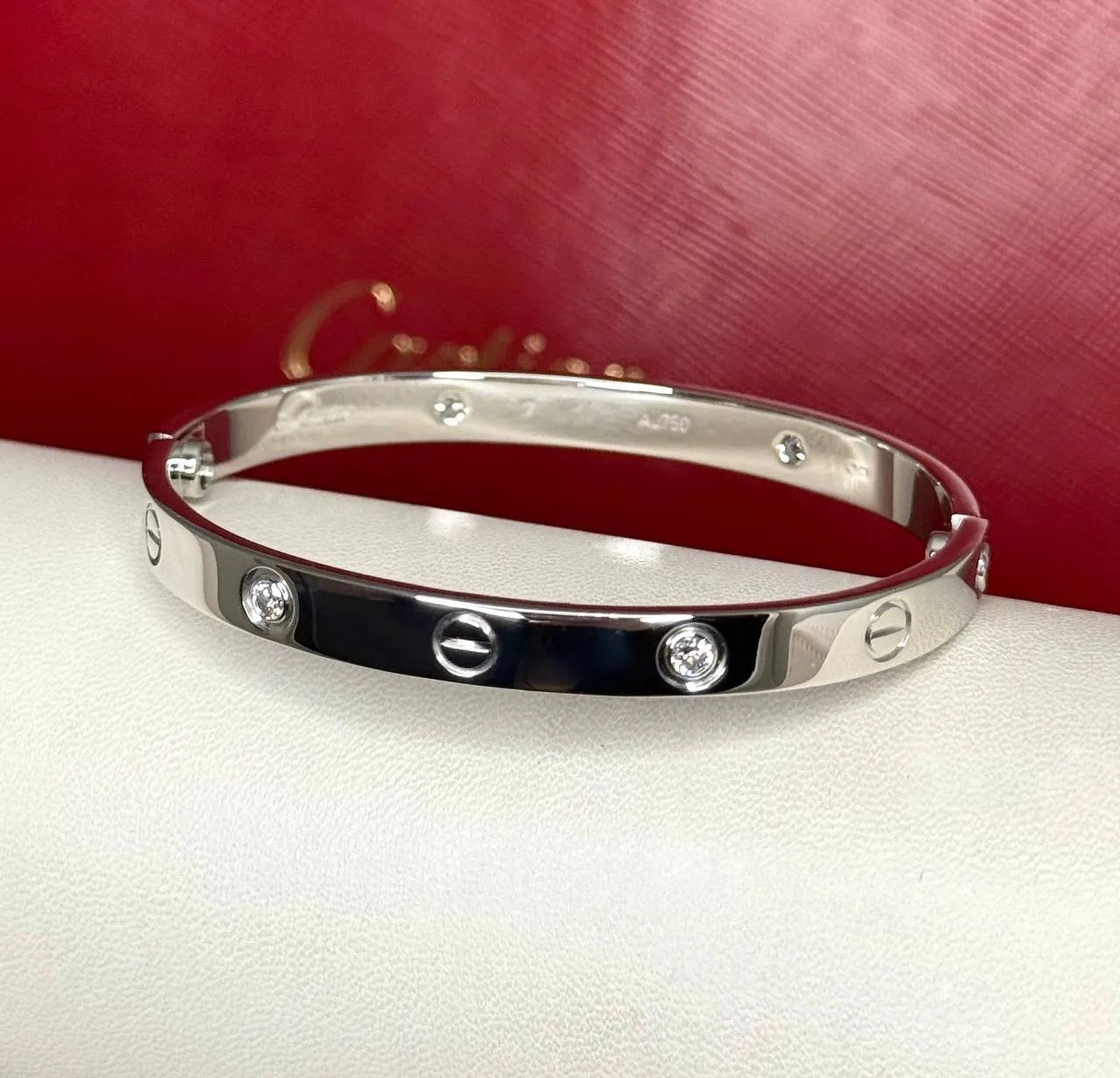 bracelet-love-classique-4-diamants_4-28676-b95be4a5