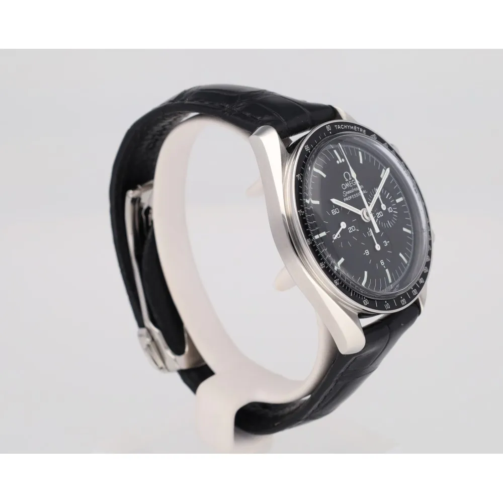 speedmaster-professional-moonwatch_4-29053-fc3c3e10
