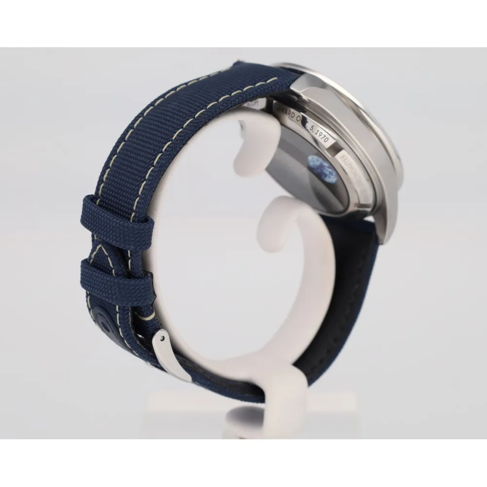 speedmaster-silver-snoopy-award-50th-anniversary_4-29412-1e6b3a5a