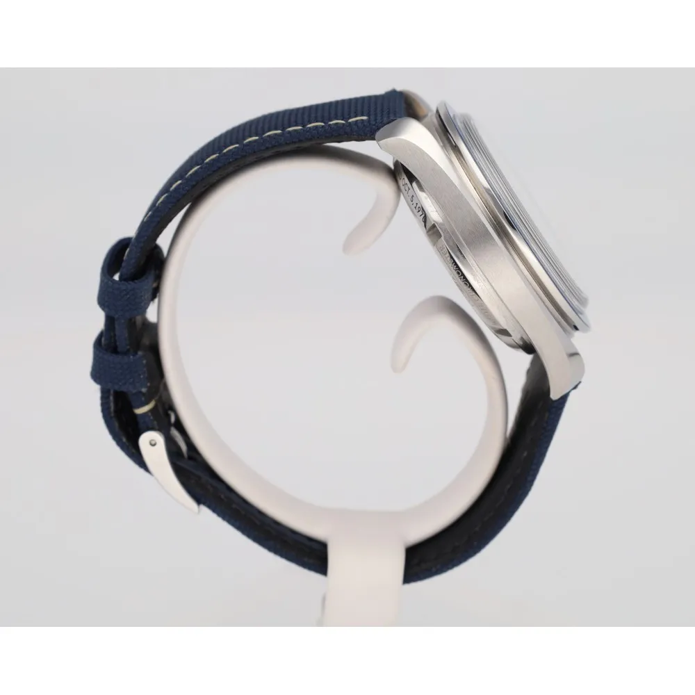 speedmaster-silver-snoopy-award-50th-anniversary_4-29412-4120fb9e