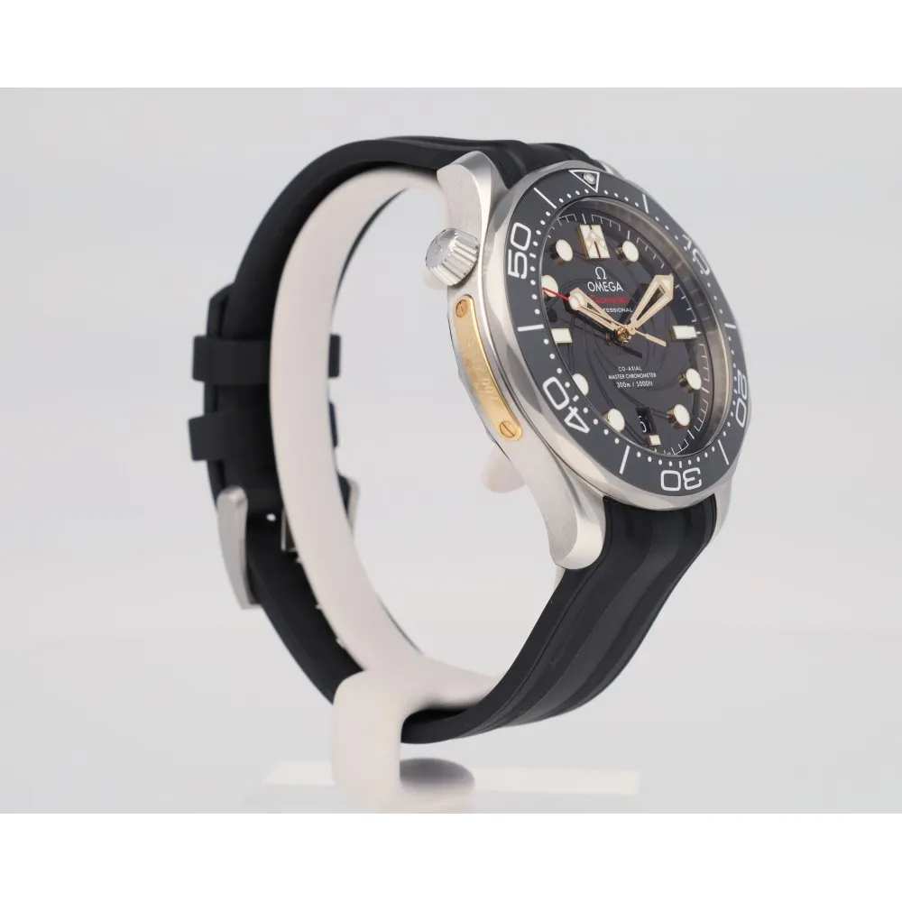 seamaster-diver-300-james-bond-edition-limitee-7007-ex_4-28378-6bb09ee1