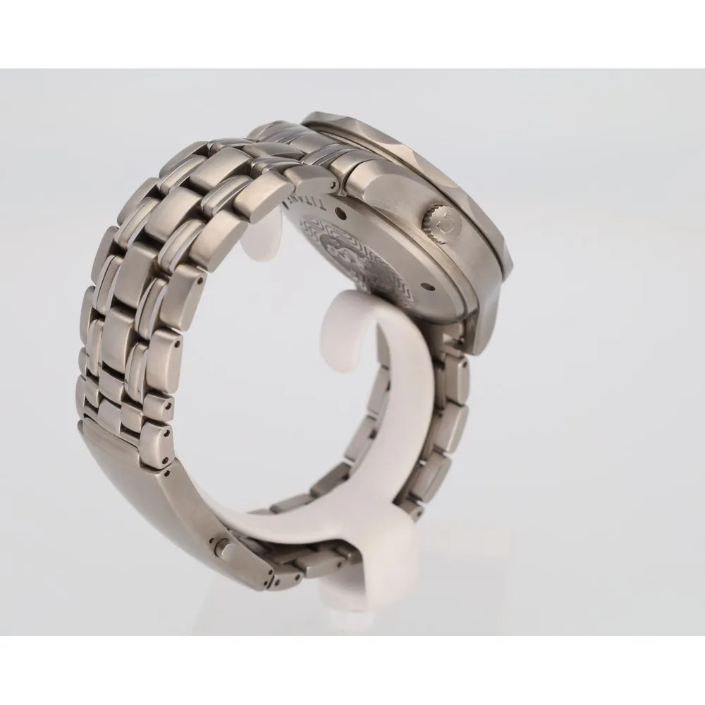 seamaster-diver-300-titane_4-28952-7b2882bd