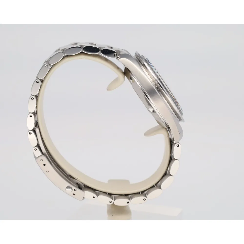 speedmaster-moonwatch_4-28384-3a3daff6