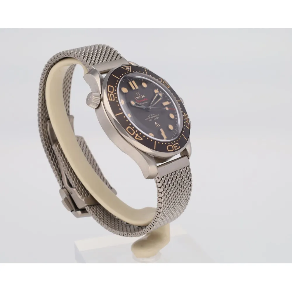 seamaster-diver-300-james-bond-007-edition_4-26355-c8a9c9b8