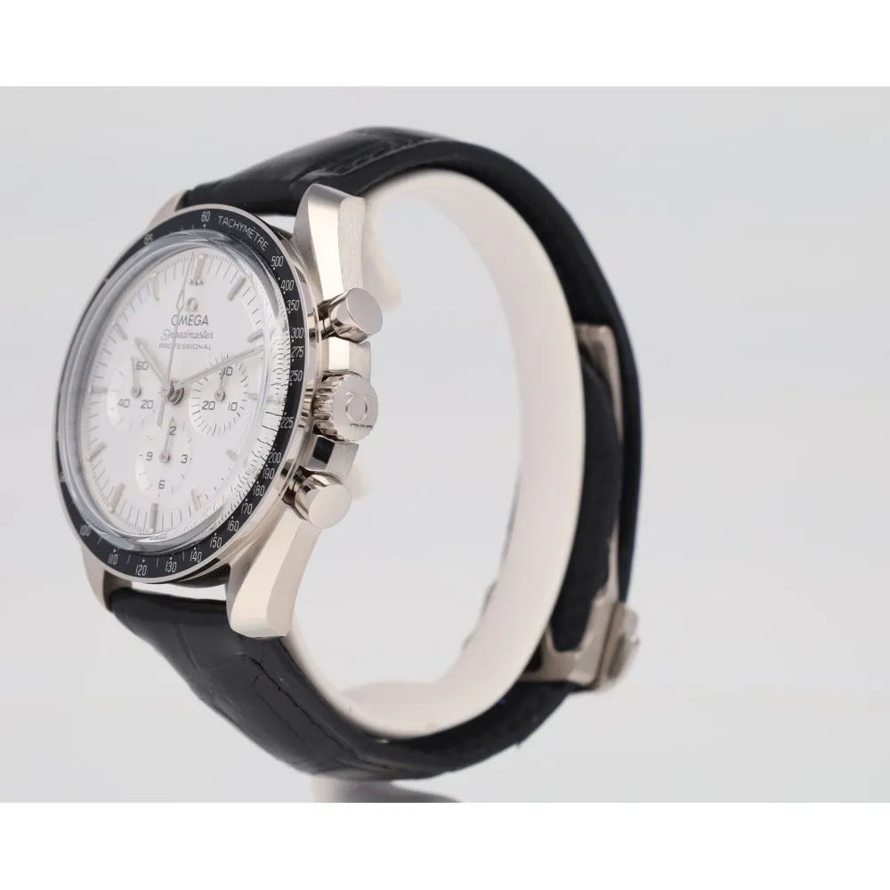 speedmaster-moonwatch-chronographe_4-28853-cd37d86d