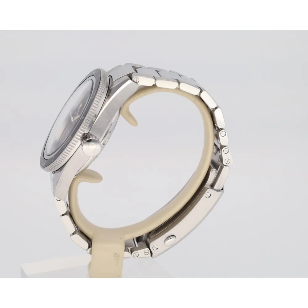 seamaster-300_4-26839-b6e9de5b