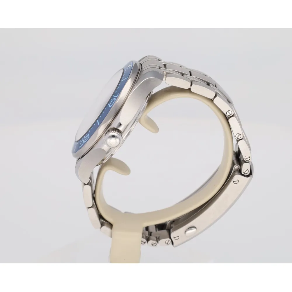 seamaster-300-summer-blue_4-24868-8f9b4e31