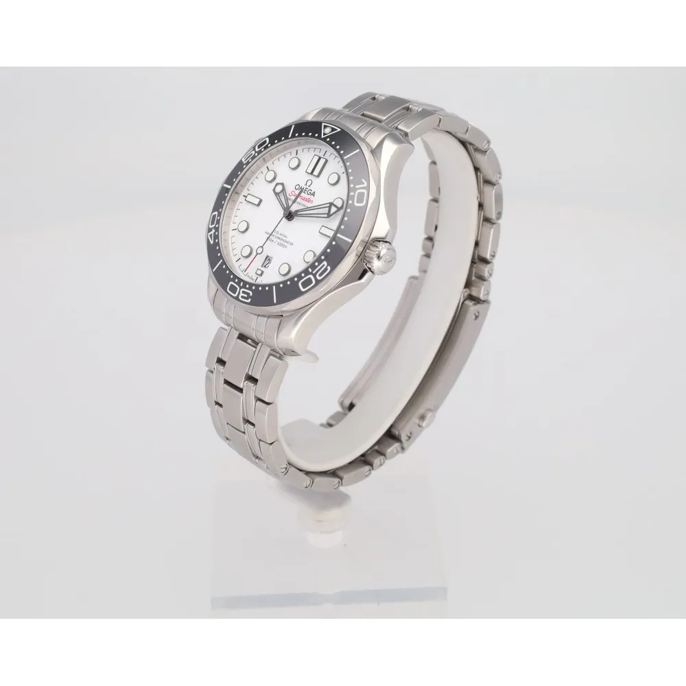 seamaster-diver-300m_4-25808-3aedd535