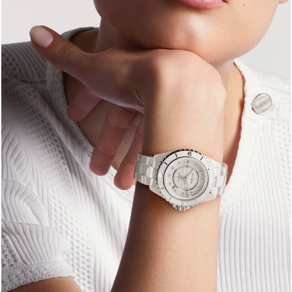 Montre chanel j12 online blanche occasion