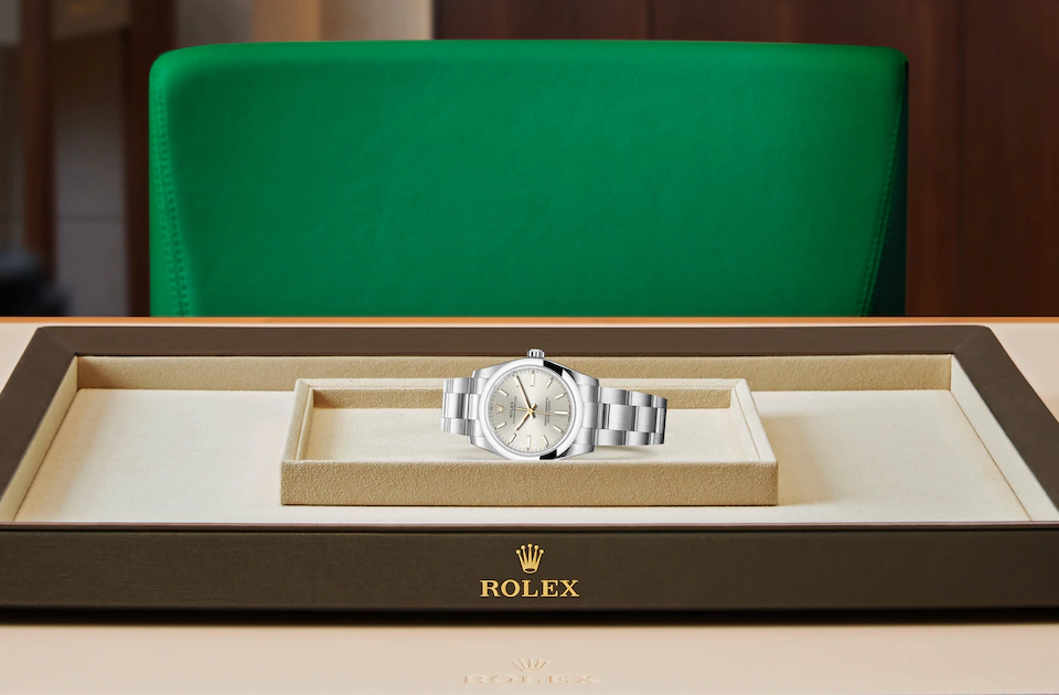 Rolex Oyster Perpetual M124200-0001 M124200-0001_09_presentation-tray-landscape.png