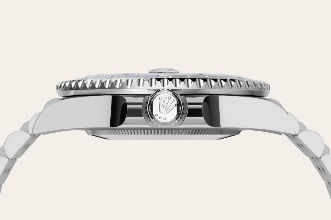 m126710blnr-0002-material.webp