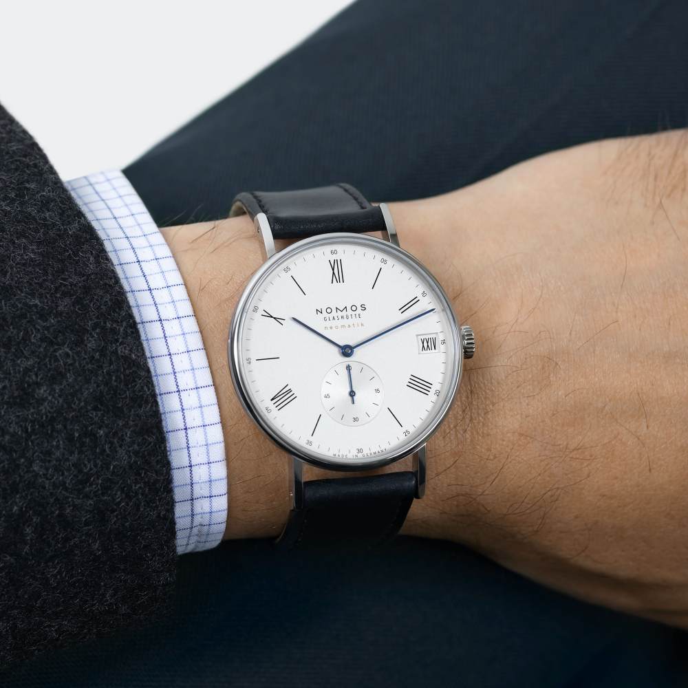 Nomos best sale ludwig neomatik