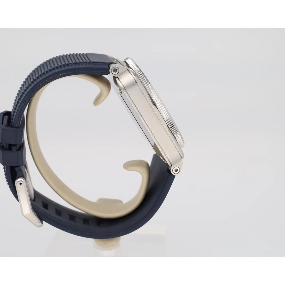 br03-92-diver_4-26821-5e0346c0